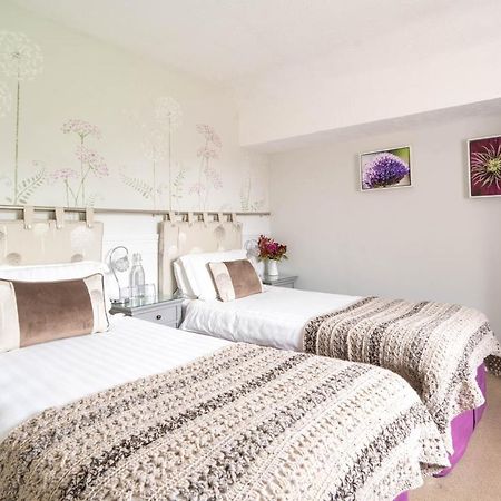 Windrush House Bed & Breakfast Бродуей Екстериор снимка