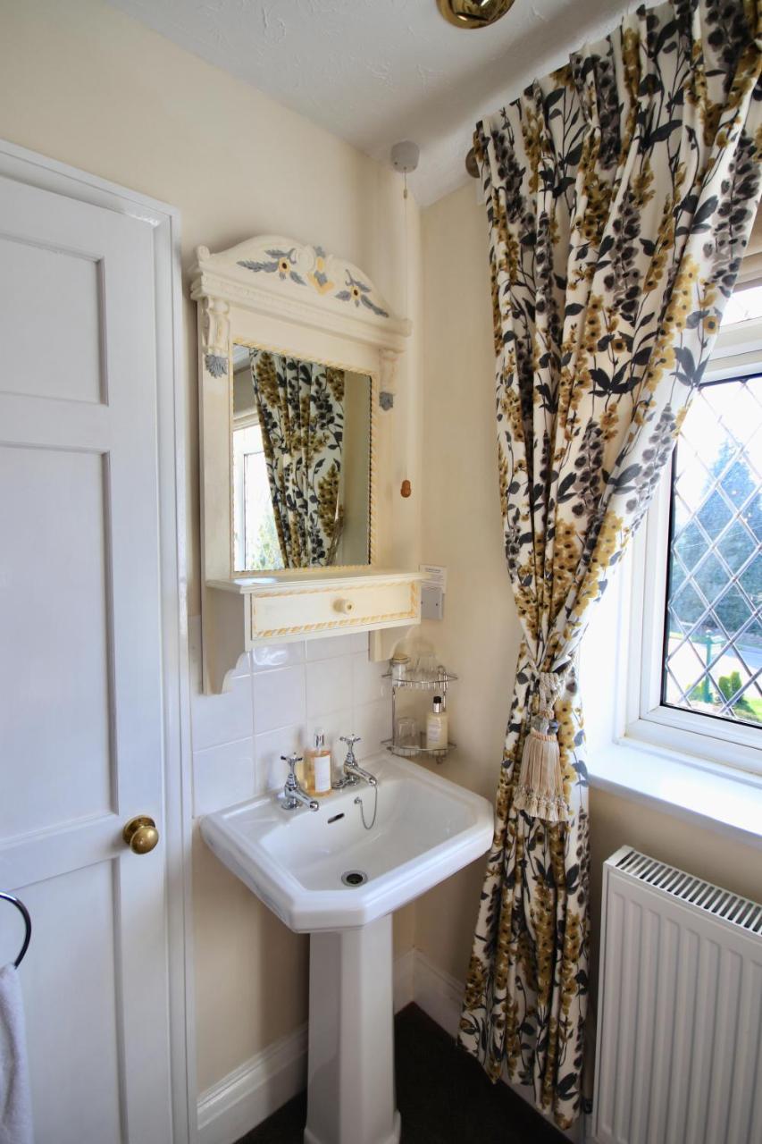 Windrush House Bed & Breakfast Бродуей Екстериор снимка