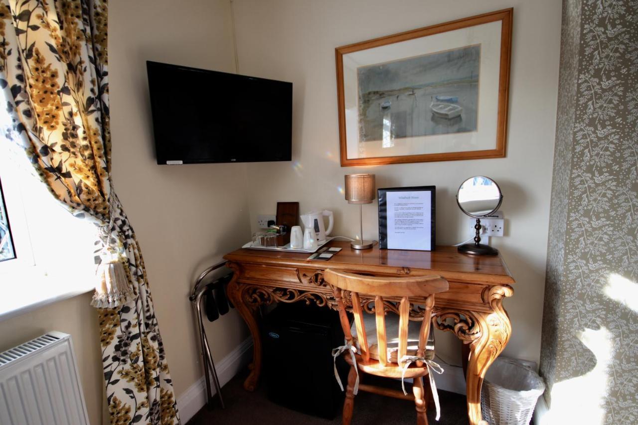 Windrush House Bed & Breakfast Бродуей Екстериор снимка